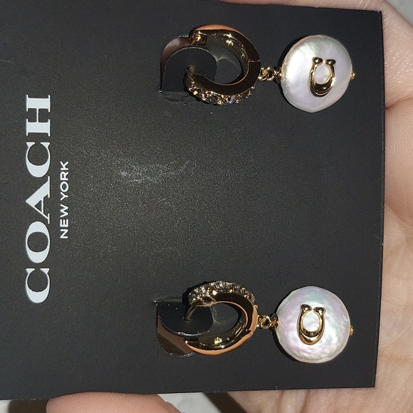 Coach Freshwater Pearl Huggie Earrings ✨️ NWT/Rare - Picture 5 of 5